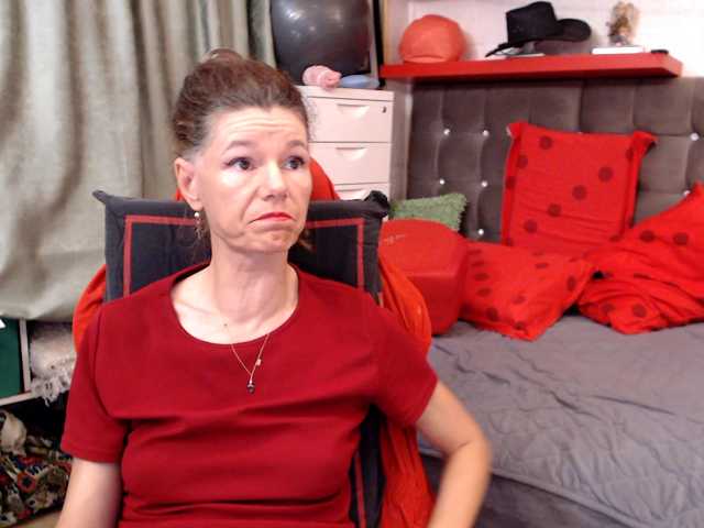kellysurfing, en directo ahora en BongaCams
