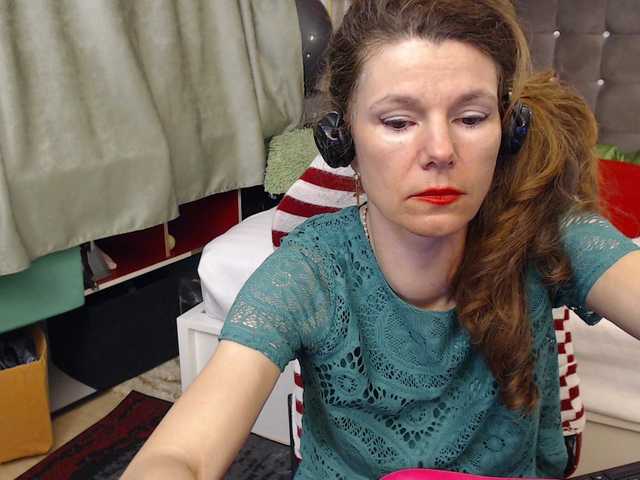 kellysurfing's BongaCams show and profile