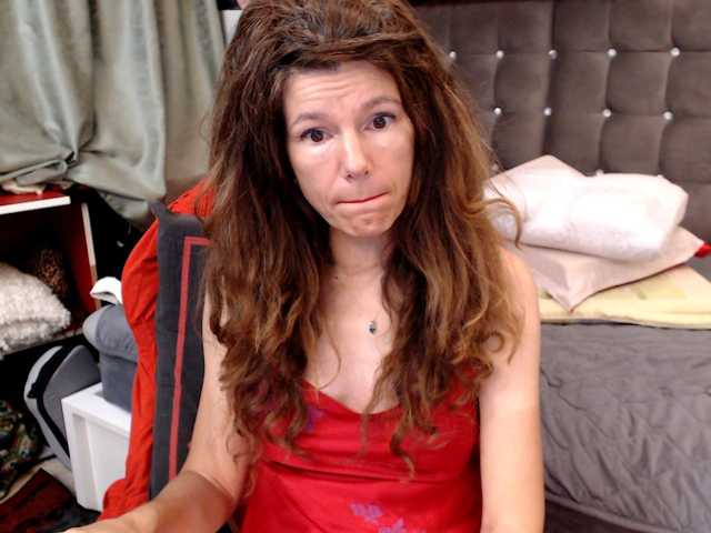 kellysurfing, en directo ahora en BongaCams