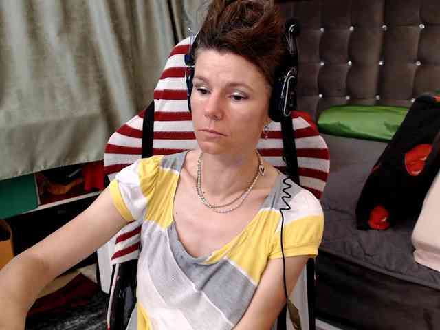 kellysurfing Live Webcam on BongaCams