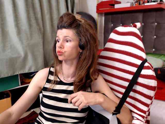 kellysurfing Live Webcam on BongaCams