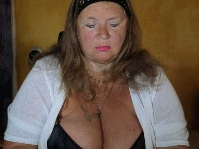 le modèle lady-vamp est en webcam porno dans un show sur le site bongacams, il possède les tags suivants: White/Caucasian,Blonde,Hairy