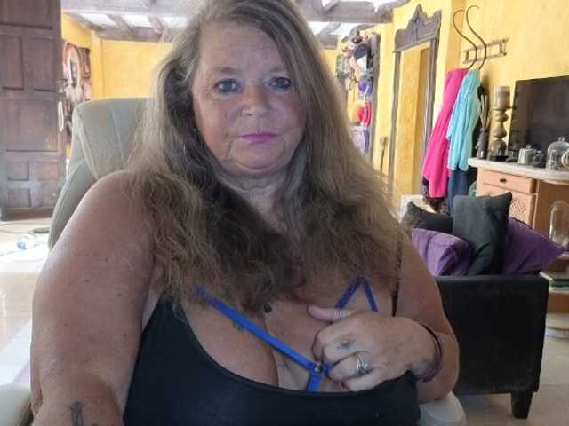 lady-vamp live cam on BongaCams