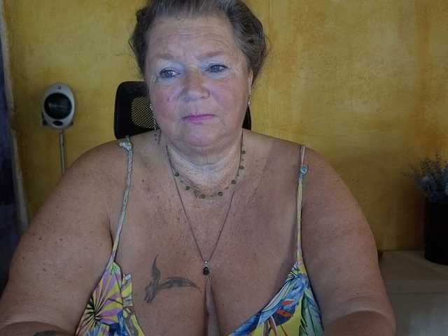 lady-vamp cam belle