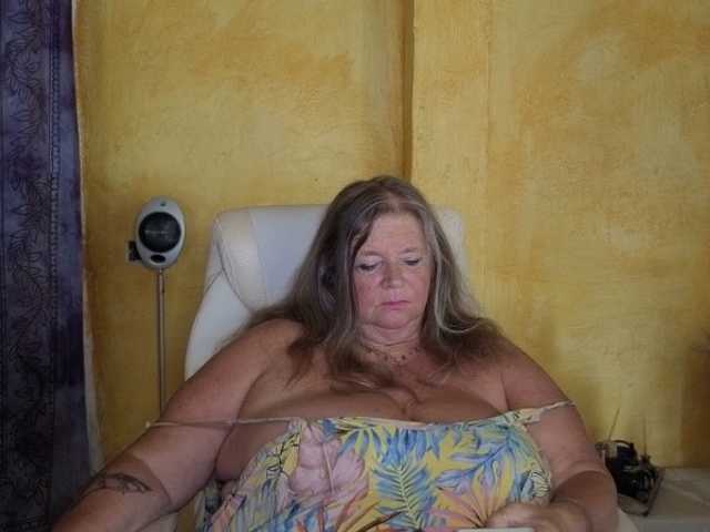 lady-vamp – currently Offline