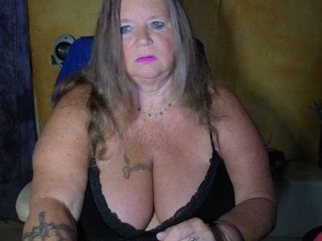 lady-vamp live cam preview