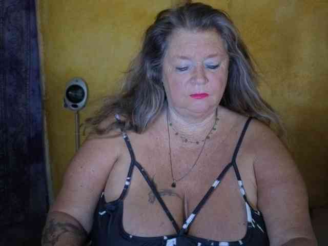 Model: lady-vamp