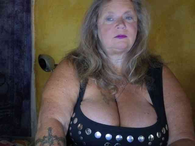 Model: lady-vamp
