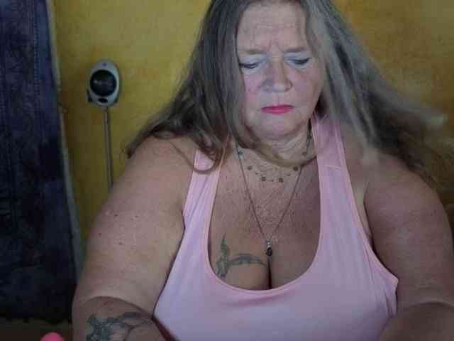 Lady-vamp's cam show statistics and live stream