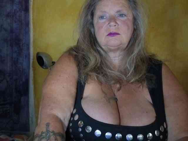 Model: lady-vamp