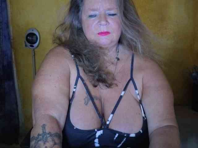 Model: lady-vamp