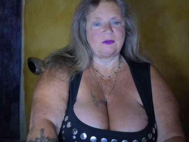 Model: lady-vamp