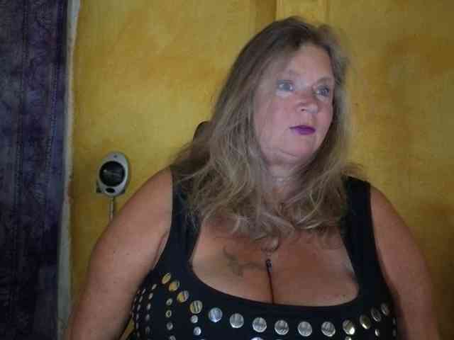 Model: lady-vamp