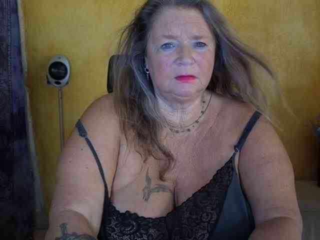 Model: lady-vamp