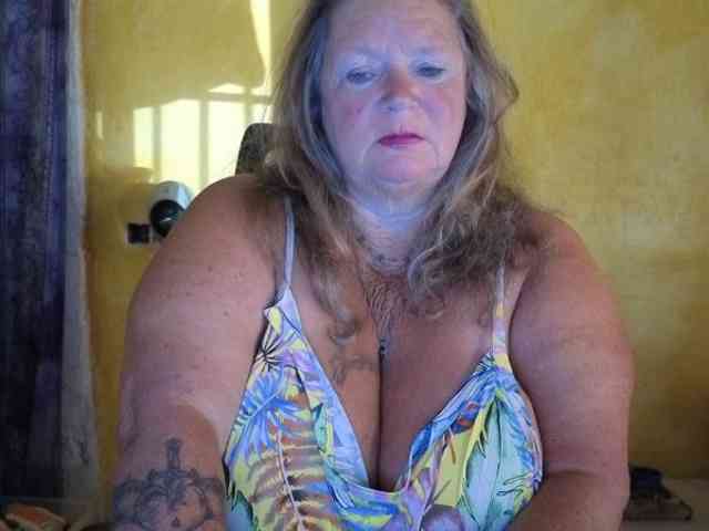 lady-vamp webcam