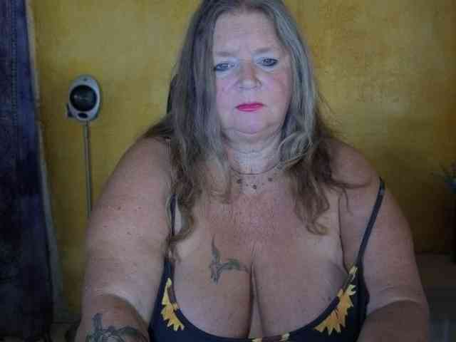 Lady-vamp's cam show statistics and live stream