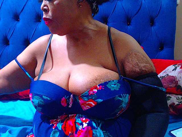 Ebonycandy10 live cam on BongaCams