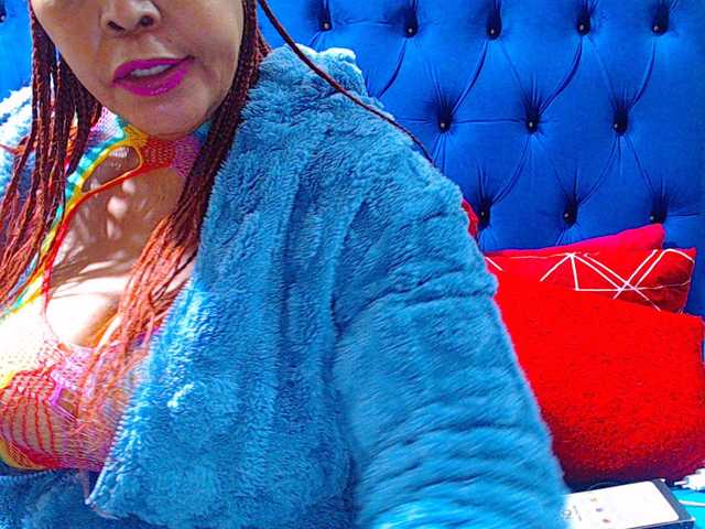 Ebonycandy10 live cam on BongaCams