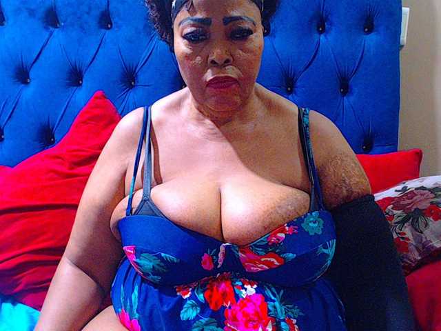 Ebonycandy10 live cam on BongaCams