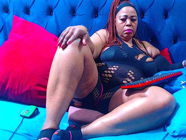 Ebonycandy10 live cam on BongaCams