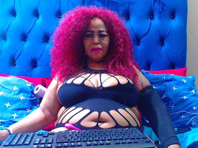 Ebonycandy10 live cam on BongaCams