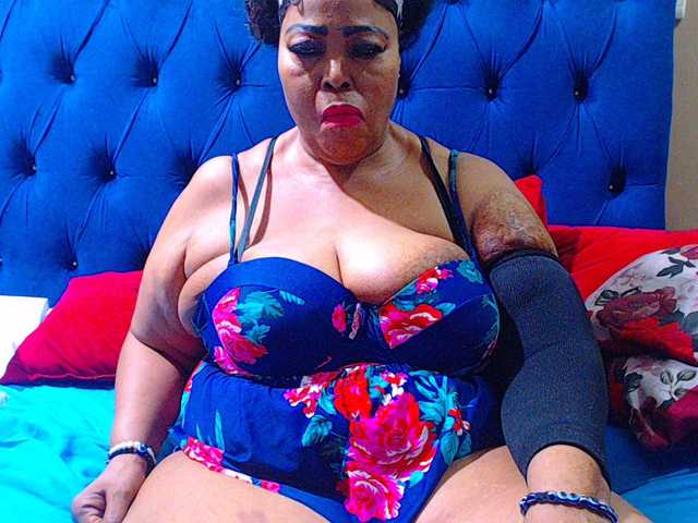 Ebonycandy10 live cam on BongaCams