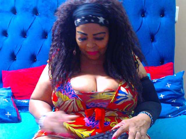 Ebonycandy10 live cam on BongaCams