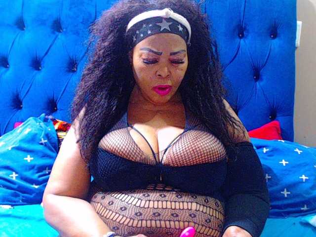 Ebonycandy10 live cam on BongaCams