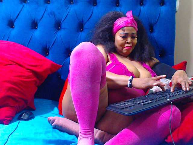 Ebonycandy10 live cam on BongaCams