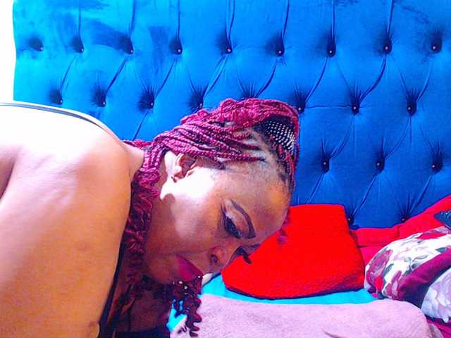 Ebonycandy10 live cam on BongaCams