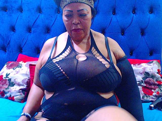 Ebonycandy10's BongaCams show and profile