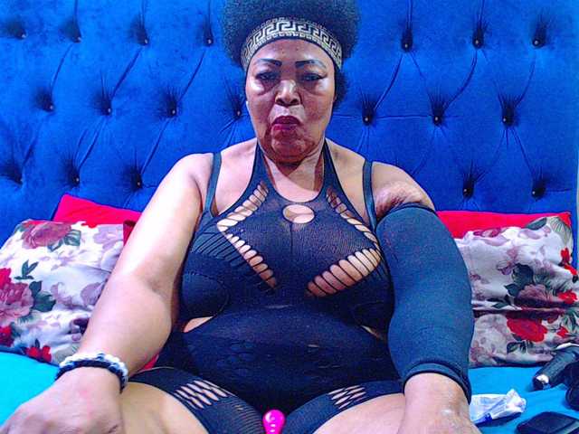 Ebonycandy10's BongaCams show and profile