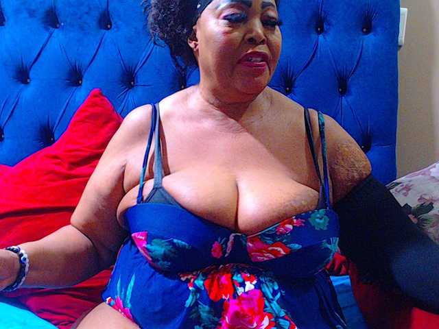 Ebonycandy10 live cam on BongaCams
