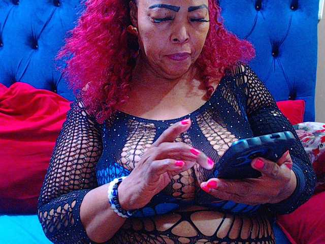 Ebonycandy10 live cam on BongaCams