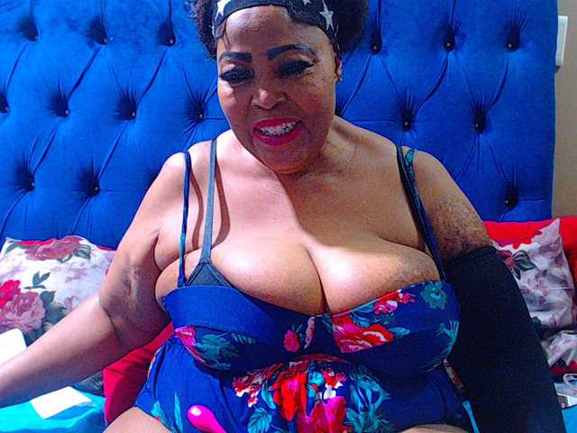 Ebonycandy10 live cam on BongaCams
