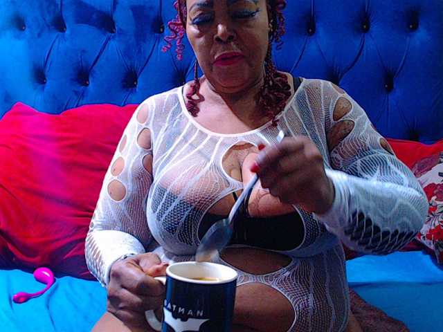 Ebonycandy10 live cam on BongaCams