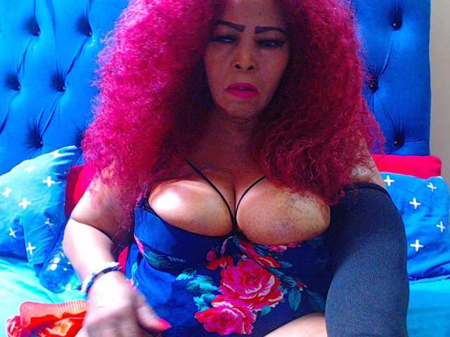 Ebonycandy10 live cam on BongaCams