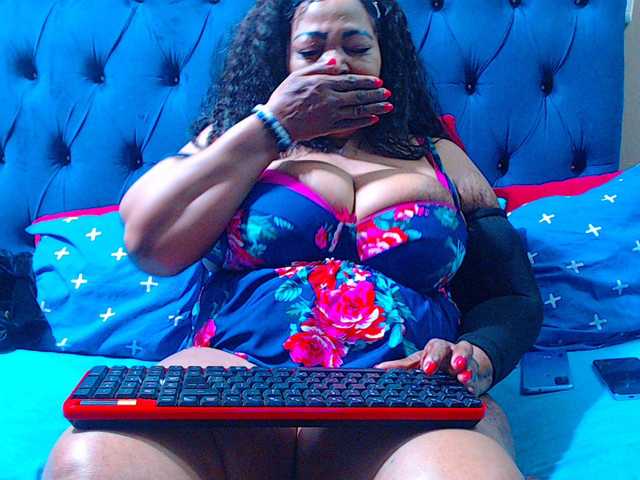Ebonycandy10 live webcam show