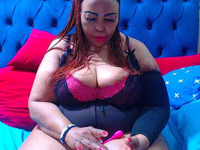 Ebonycandy10 live cam on BongaCams