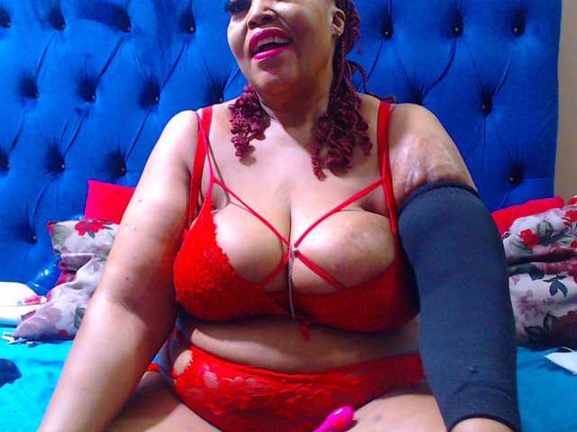 Ebonycandy10 — live female cam