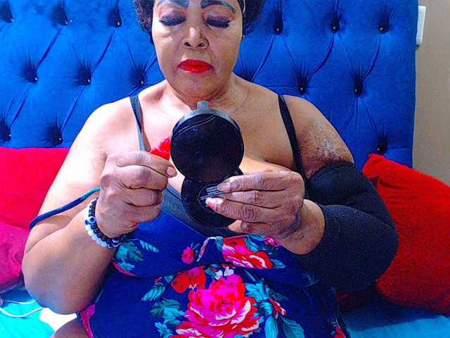 Ebonycandy10 live cam on BongaCams