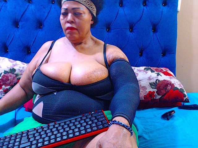 Ebonycandy10's BongaCams show and profile