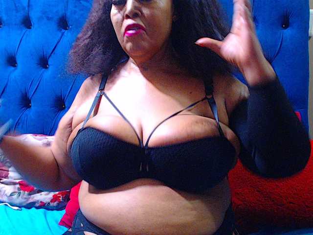 Ebonycandy10 live cam on BongaCams