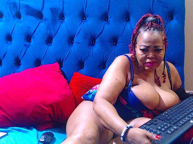 Ebonycandy10 live cam on BongaCams