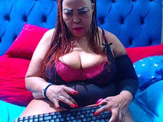 Ebonycandy10 live cam on BongaCams