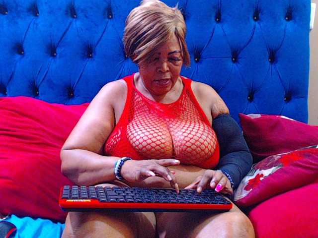 Ebonycandy10's BongaCams show and profile