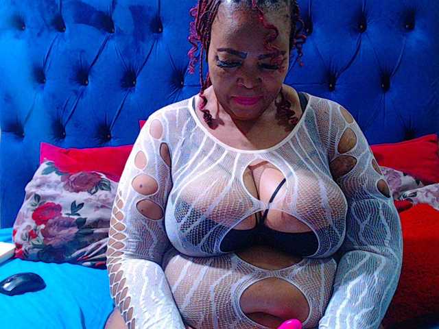 Ebonycandy10 live cam on BongaCams