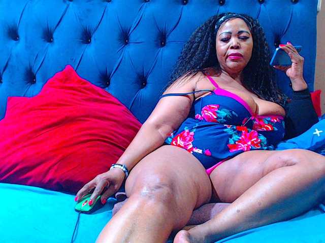 Ebonycandy10 live cam on BongaCams
