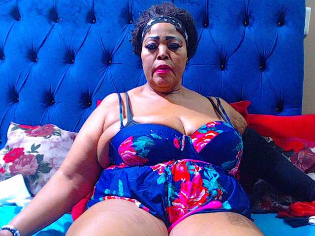 Ebonycandy10 live cam on BongaCams