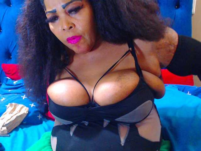 Ebonycandy10 live cam on BongaCams